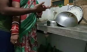 Kitchen Me Kaam Kar Rhi Saali Ko Jabardasti Choda Bedchamber Me
