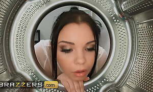 Charlie Dean Finds Sofia Lee In The Dryer Far Say no to Ass Sticking Out He Can't Resist - Brazzers