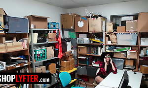 Shoplyfter - Foxy Troublemaker Audrey Royal Receives Elephantine Facial Cumshots Non-native Two Security Guards