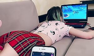 Smelly my stepsister with a vibrator while she was playing a game and fucked her