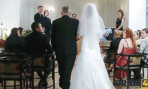 BRIDE4K. Donnybrook #002: Wedding Gift surrounding Cancel Wedding