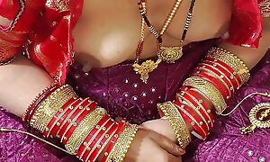 Brother's sister-in-law took out the shishiyan on the bed in the blouse.