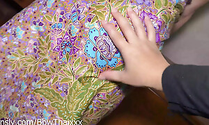 Balk girl wear sarong batik gets creampie (Full & Uncen in Fansly BbwThaixxx) 25 min