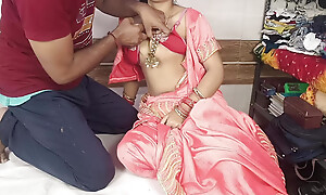 Desi Indian bhabhi fucked by his scrimp in all directions a rainy day. desi bhabhi fucking vedio.